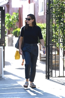 Jennifer Garner feet photo thumbnail