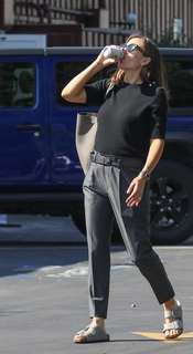 Jennifer Garner feet photo thumbnail