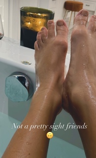 Jessie James Decker feet photo thumbnail