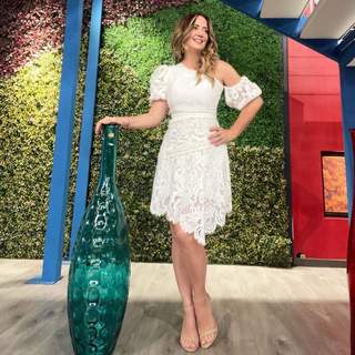 Andrea Legarreta feet photo thumbnail