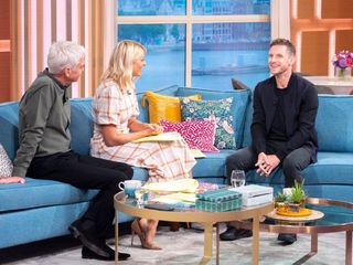 Holly Willoughby feet photo thumbnail
