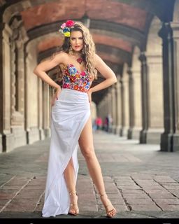 Vanessa Claudio feet photo thumbnail