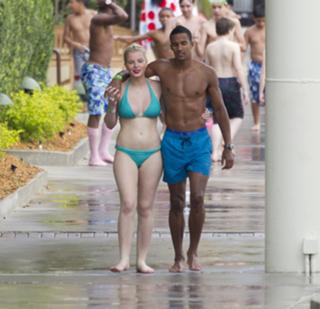 Helen Flanagan feet photo thumbnail