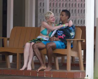 Helen Flanagan feet photo thumbnail