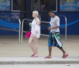 Helen Flanagan feet photo thumbnail