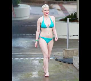 Helen Flanagan feet photo thumbnail