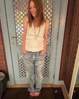 Julianne Moore feet photo thumbnail