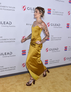 Paris Jackson feet photo thumbnail