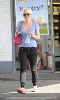 Helen Flanagan feet photo thumbnail