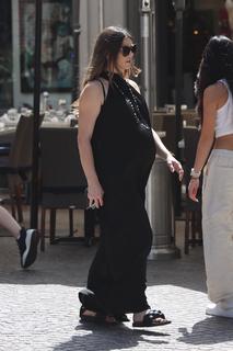 Ashley Greene feet photo thumbnail
