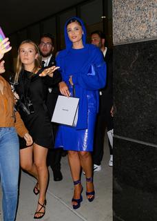 Taylor Hill feet photo thumbnail
