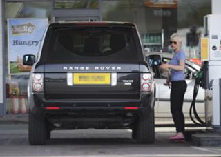 Helen Flanagan feet photo thumbnail