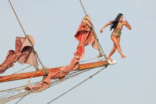 Dua Lipa feet photo thumbnail