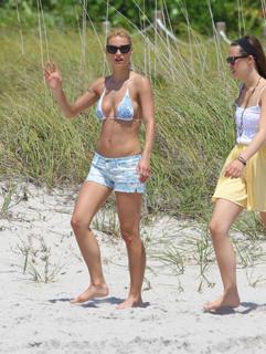 Michelle Hunziker feet photo thumbnail