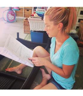 Angela Kinsey feet photo thumbnail