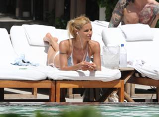 Michelle Hunziker feet photo thumbnail