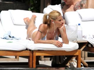 Michelle Hunziker feet photo thumbnail