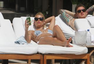 Michelle Hunziker feet photo thumbnail
