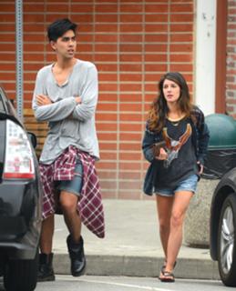 Shenae Grimes-Beech feet photo thumbnail