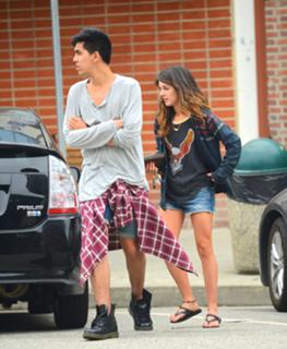 Shenae Grimes-Beech feet photo thumbnail