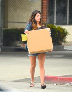 Shenae Grimes-Beech feet photo thumbnail