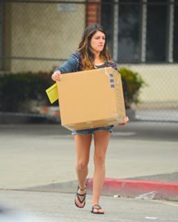 Shenae Grimes-Beech feet photo thumbnail