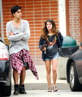 Shenae Grimes-Beech feet photo thumbnail