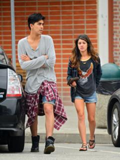 Shenae Grimes-Beech feet photo thumbnail