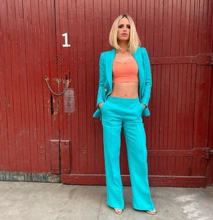 Michelle Hunziker feet photo thumbnail