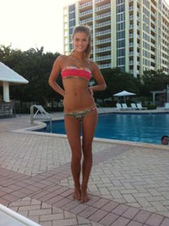 Nina Agdal feet photo thumbnail