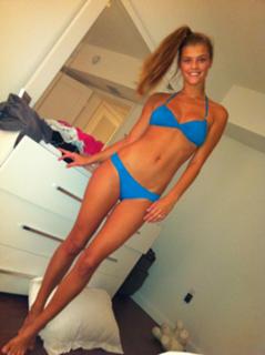 Nina Agdal feet photo thumbnail