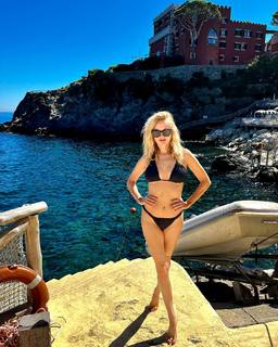 Heather Graham feet photo thumbnail