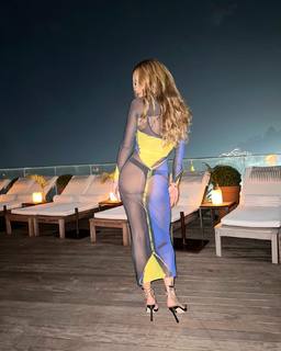 Rita Ora feet photo thumbnail