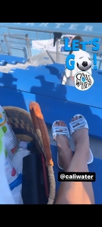 Brooke Burke feet photo thumbnail