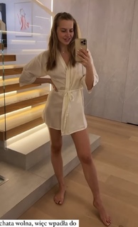 Karolina Pisarek feet photo thumbnail