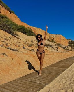 Nicole Scherzinger feet photo thumbnail