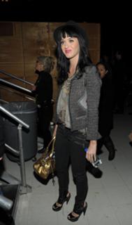Katy Perry feet photo thumbnail