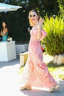 Leslie Mann feet photo thumbnail