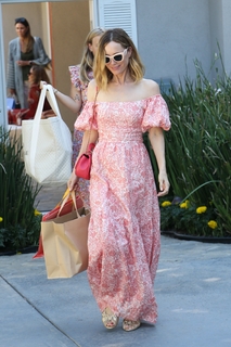 Leslie Mann feet photo thumbnail