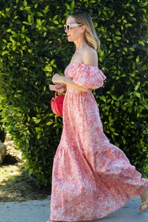 Leslie Mann feet photo thumbnail