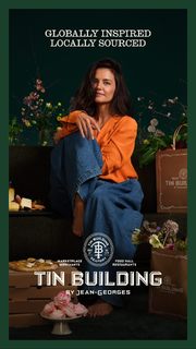 Katie Holmes feet photo thumbnail