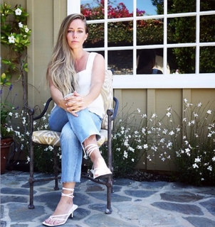 Kendra Wilkinson feet photo thumbnail