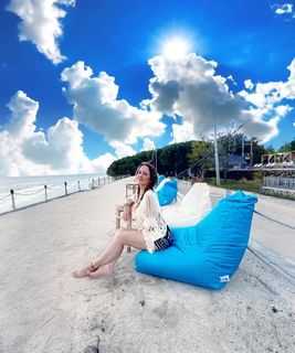 Andrea Legarreta feet photo thumbnail