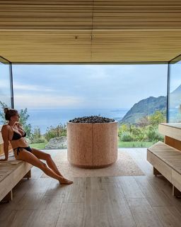 Ashley James feet photo thumbnail