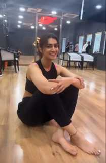 Kriti Sanon feet photo thumbnail