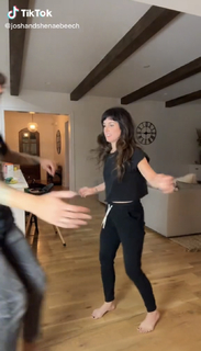 Shenae Grimes-Beech feet photo thumbnail