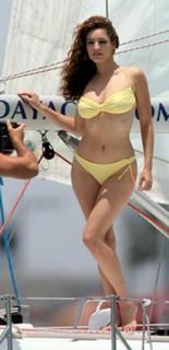Kelly Brook feet photo thumbnail