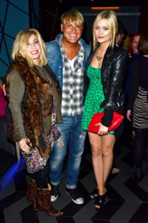 Laura Whitmore feet photo thumbnail