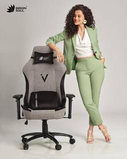 Taapsee Pannu feet photo thumbnail