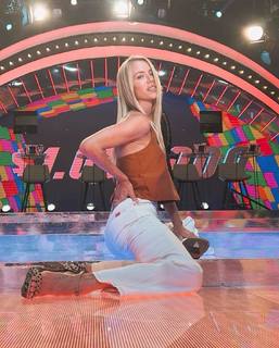 Nicole Neumann feet photo thumbnail